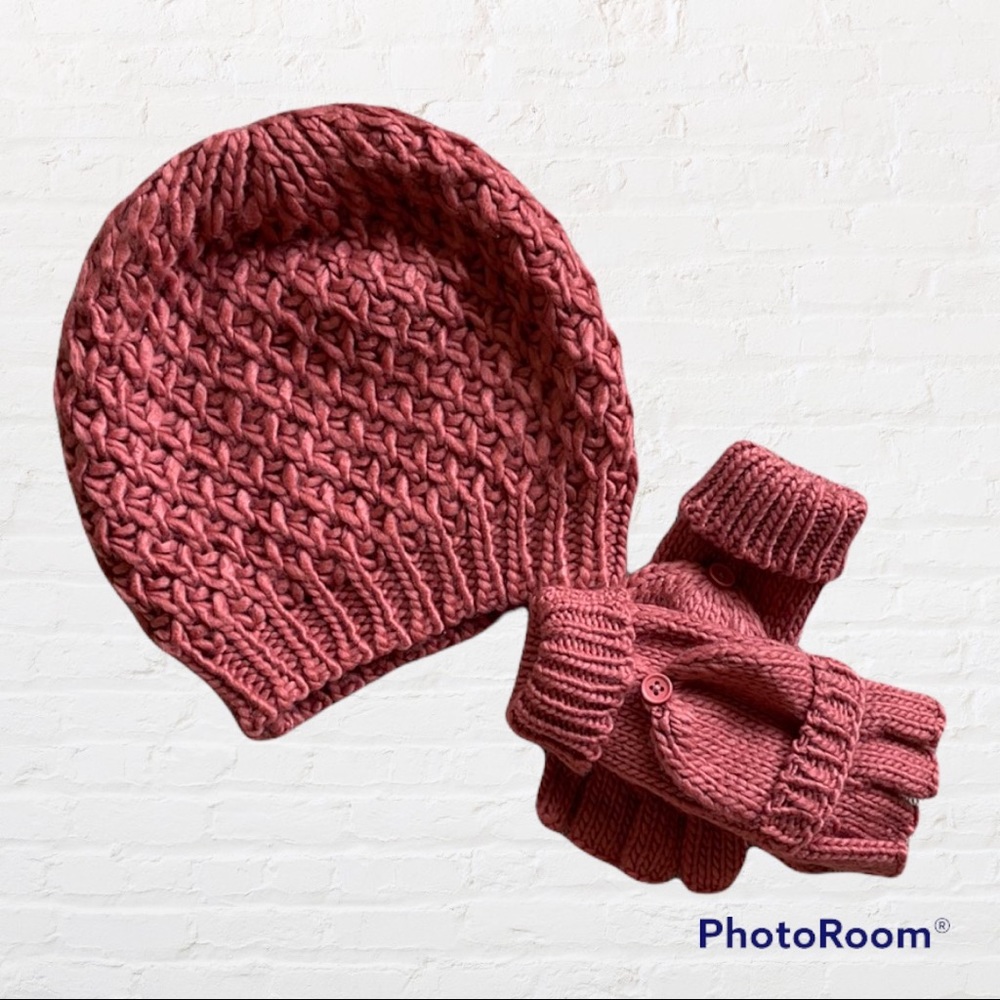 NWOT Old Navy winter hat and gloves set